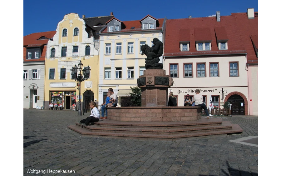Marktplatz Wurzen mit Ringelnatzbrunnen