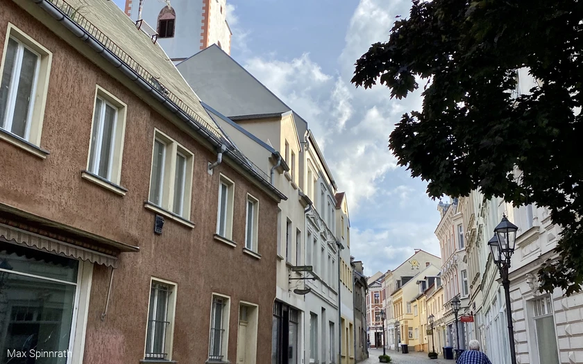 Nebenstraße und Ev. Wenceslaikirche Wurzen