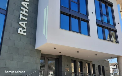 Rathauseingang (Thomas Schöne).jpg