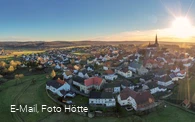 Blick auf das Bergdorf Kallenhardt