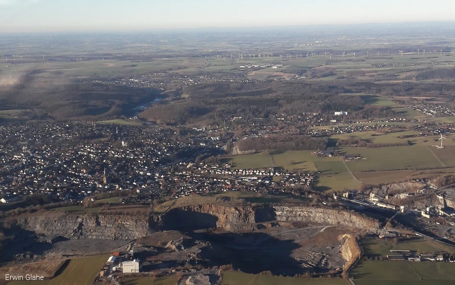 Steinbruch mit Blick auf Warstein