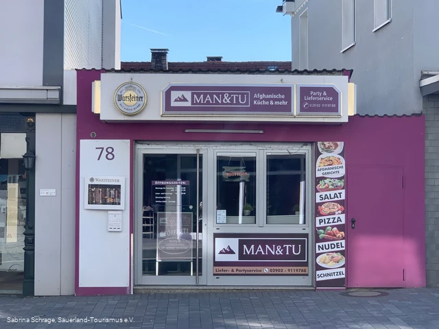 MAN&TU, Warstein