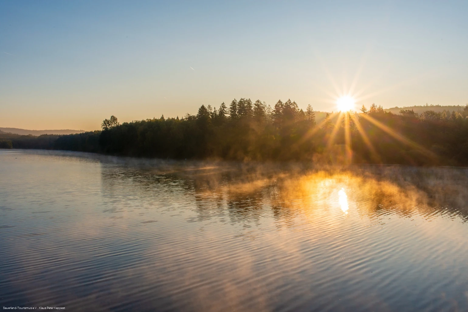 Morgennebel über dem Möhnesee
