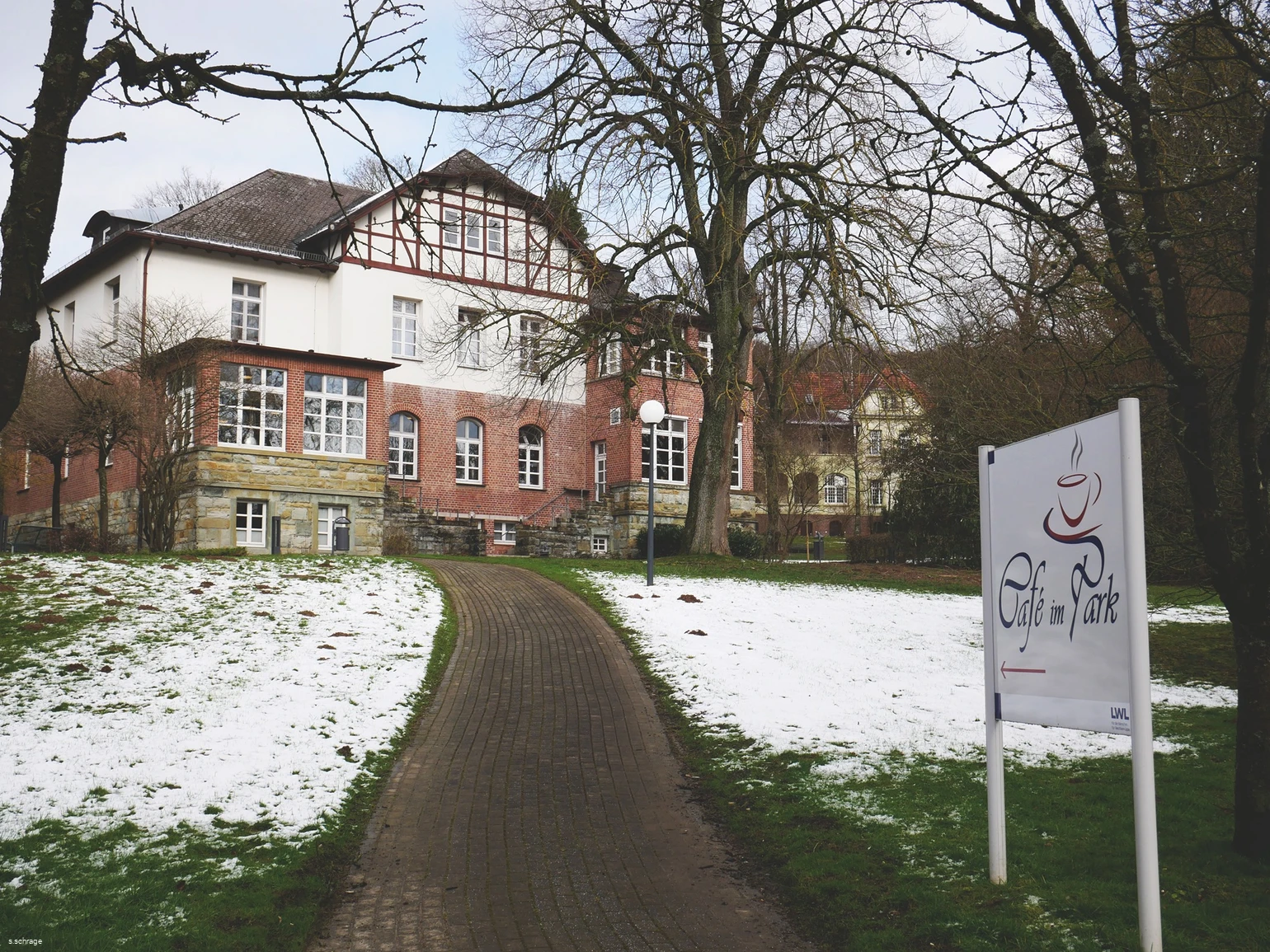 cafe im park.jpg